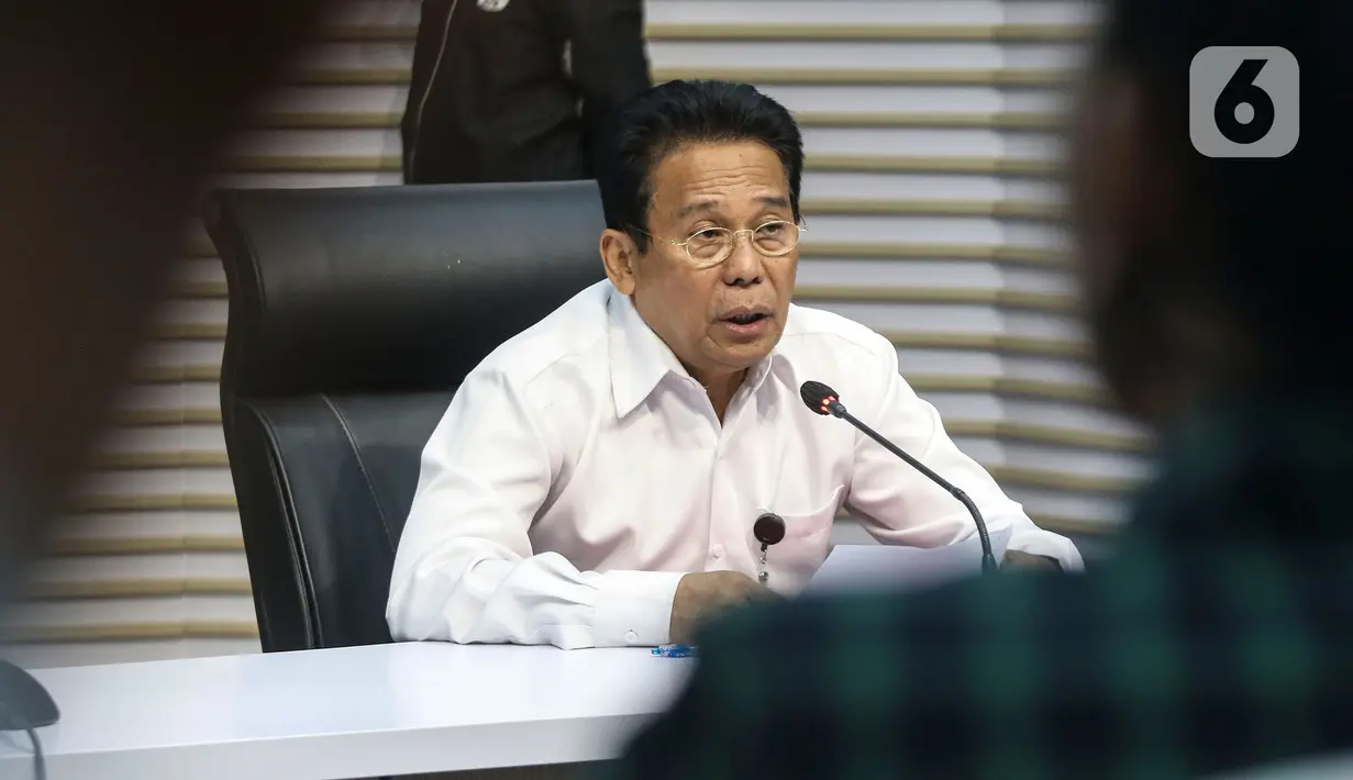 KPK resmi menahan Sekjen Kementerian Pertanian (Kementan) Kasdi Subagyono sebagai tersangka terkait dugaan pemerasan dan penerimaan gratifikasi di Kementan. (Liputan6.com/Angga Yuniar)