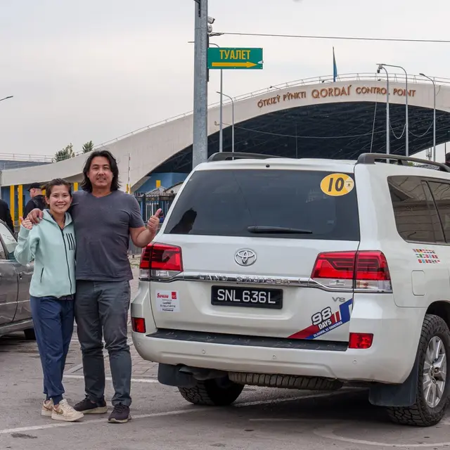 Pasangan Travelling dari London Ke Singapura