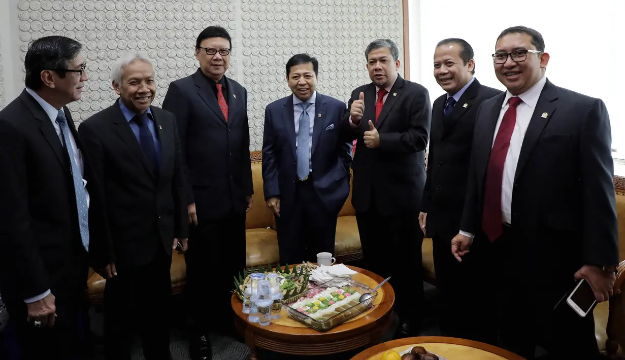 Ketua DPR Setya Novanto bersama Menkumham Yasonna Laoly dan Menteri Dalam Negeri (Mendagri), Tjahjo Kumolo bersiap mengikuti rapat paripurna pengambilan keputusan RUU Pemilu di kompleks parlemen, Jakarta, Kamis (20/7). (Liputan6.com/Johan Tallo)