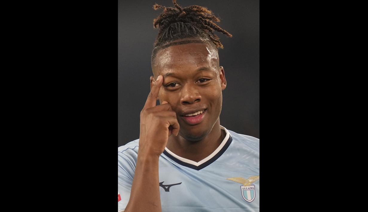 Pemain Lazio, Tijjani Noslin merayakan golnya ke gawang Napoli pada babak laga 16 besar Coppa Italia 2024/2025 di Olympic Stadium, Roma, Italia, Jumat (06/12/2024) WIB. (AP Photo/Andrew Medichini)