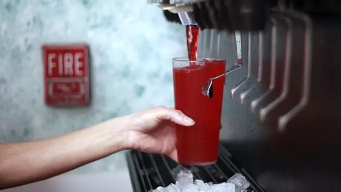 Butuh Minum Banyak Setelah Makan? Di 8 Resto Ini Bisa 'Refill'!