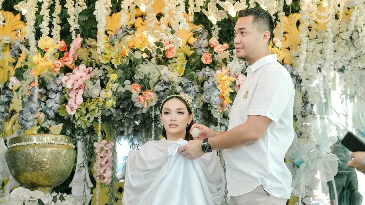 Zaskia Gotik dan Surajuddin Mahmud