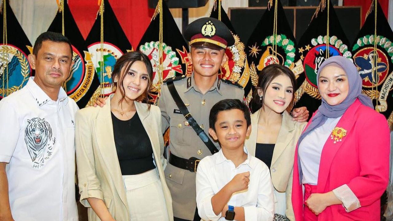 Saudara Kandungnya Bikin Salfok