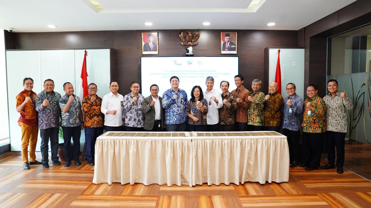 Penandatanganan Sales and Purchase Agreement (SPA) Akuisisi saham PT Trans JabarTol oleh PT Sarana Multi Infrastruktur di Kantor PT SMI, GedungSahid Sudirman Center, pada Kamis, 25 Januari 2024.