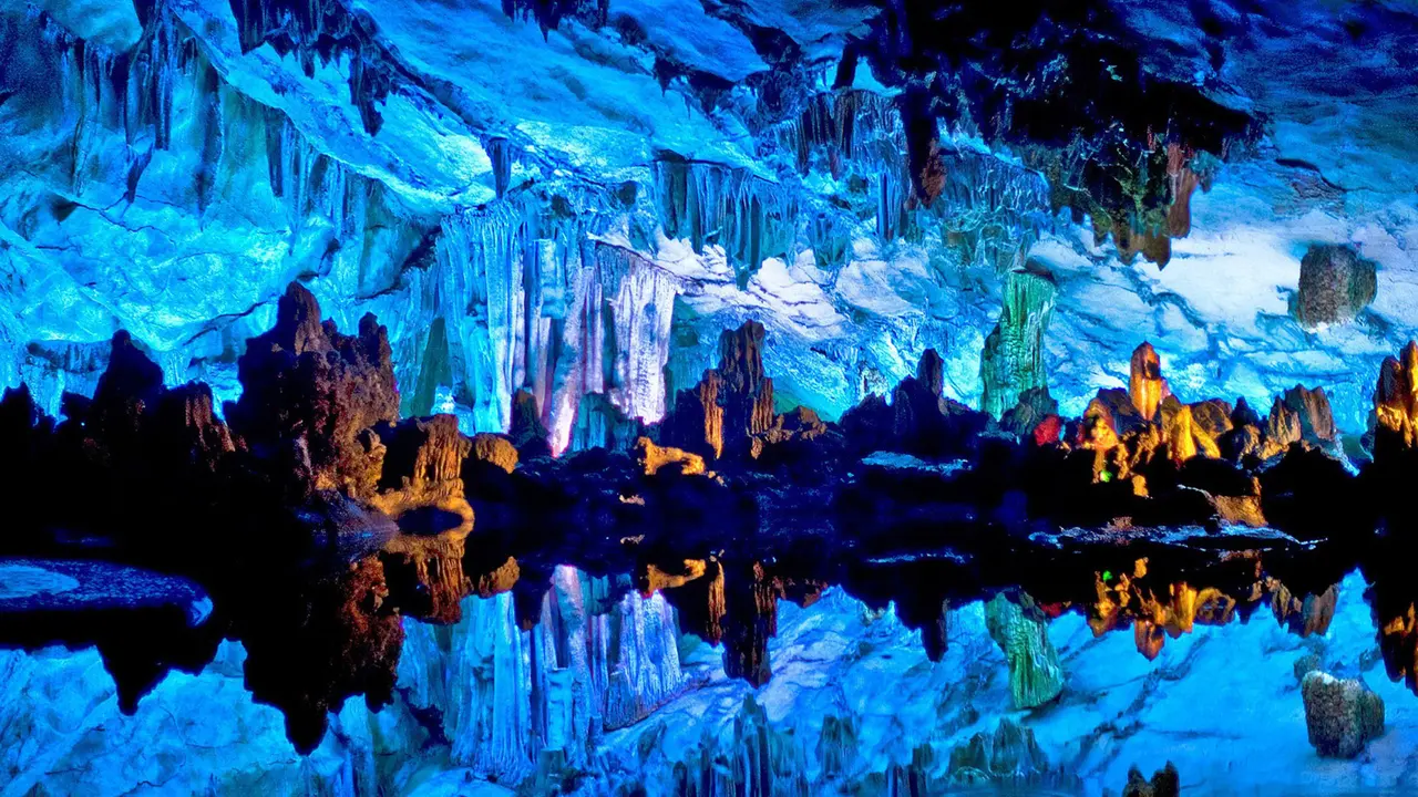 Tertegun oleh 10 Gua Paling Fantastis dari Seluruh Dunia