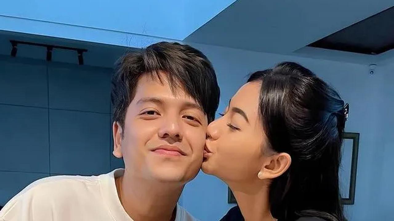 Rendi Jhon Ulang Tahun, Potretnya Dirayakan Bareng Glenca Chysara Sweet Banget