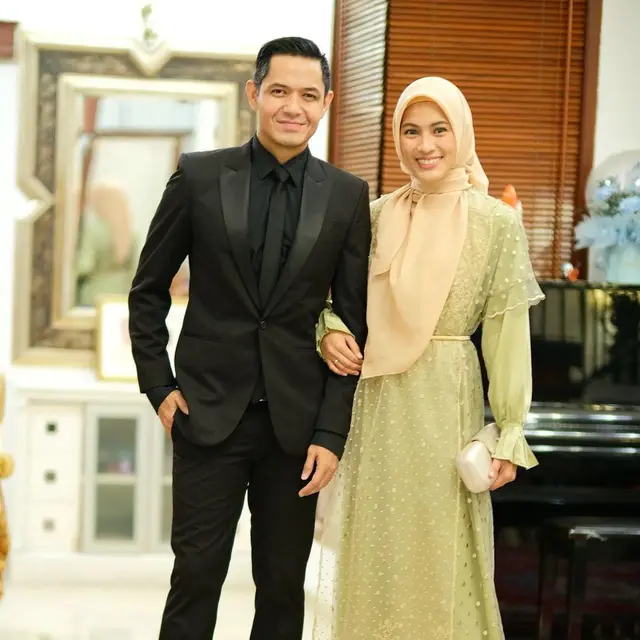 5 Model Dress Kondangan Hijab ala Artis Indonesia, Simpel tapi Mewah