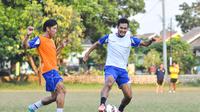 Arema Cronus latihan perdana di bulan Ramadan (Bola.com/Kevin Setiawan)