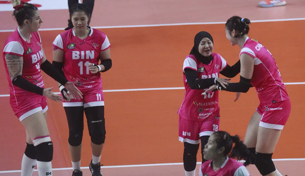 Para pemain Jakarta BIN melakukan selebrasi setelah berhasil mencetak angka saat menghadapi Gresik Petrokimia Pupuk Indonesia pada laga Final Four Proliga 2023 yang berlangsung di GOR Jatidiri, Semarang, Jawa Tengah, Kamis (2/3/2023) malam WIB. Jakarta BIN menang 3-2 (25-18, 23-25, 25-20, 21-25 dan 15-13). (Dok. Proliga 2023)
