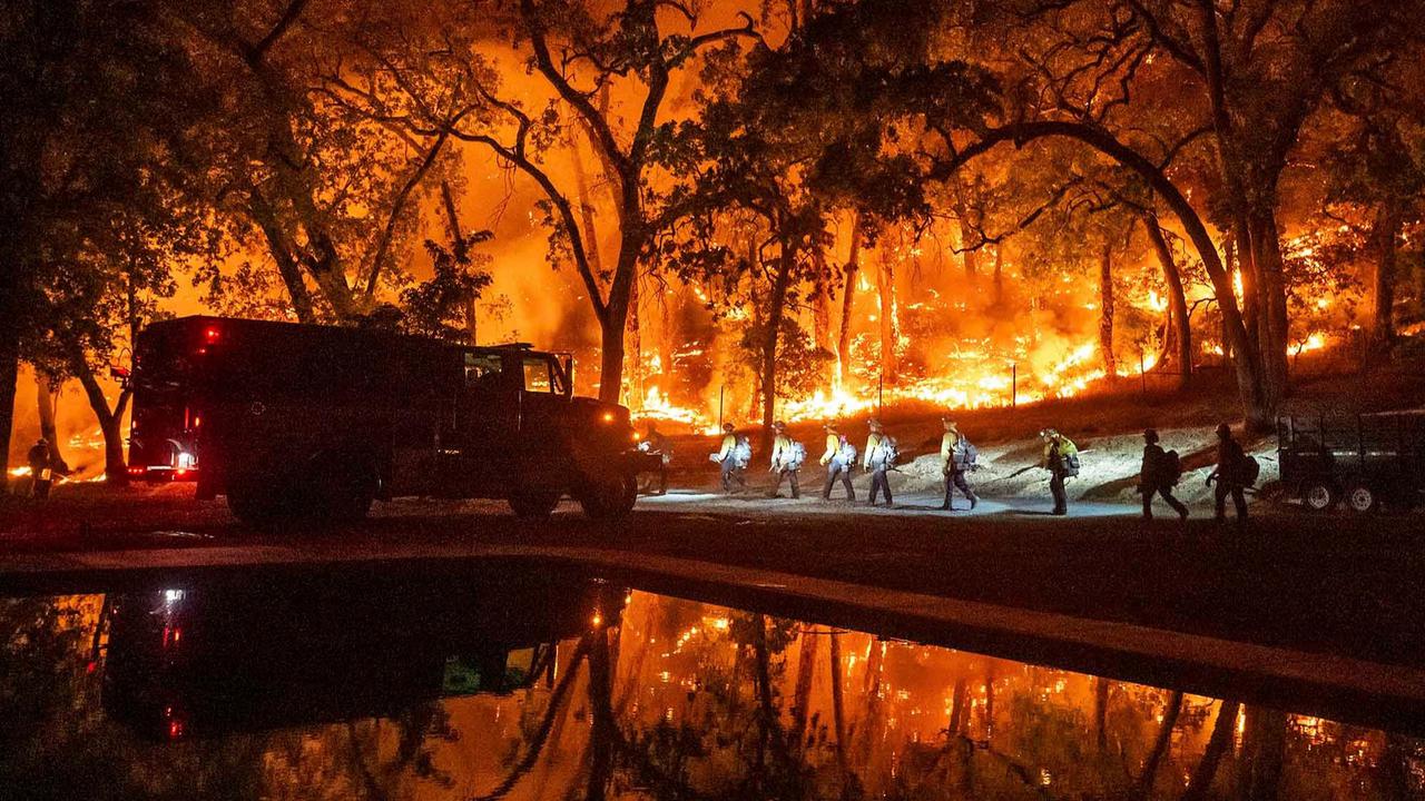 FOTO: Ngerinya Kebakaran Hutan di Napa County, Ribuan Warga California Dievakuasi