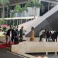 Presiden Jokowi dan Ibu Negara Iriana tiba di Gedung Parlemen Senayan untuk mengikuti Sidang Tahunan MPR 2022. (Liputan6.com/Delvira Hutabarat)
