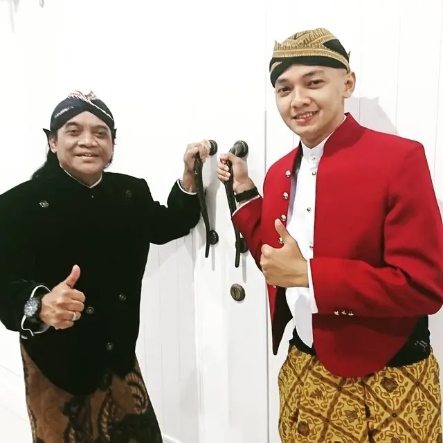 Setia Menemani, Ini 6 Potret Kebersamaan Dory Harsa dengan Didi Kempot