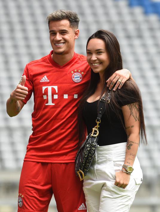 Foto Gabung Bayern Munchen Philippe Coutinho Pamer Jersey Dan Istri Bola Liputan6 Com
