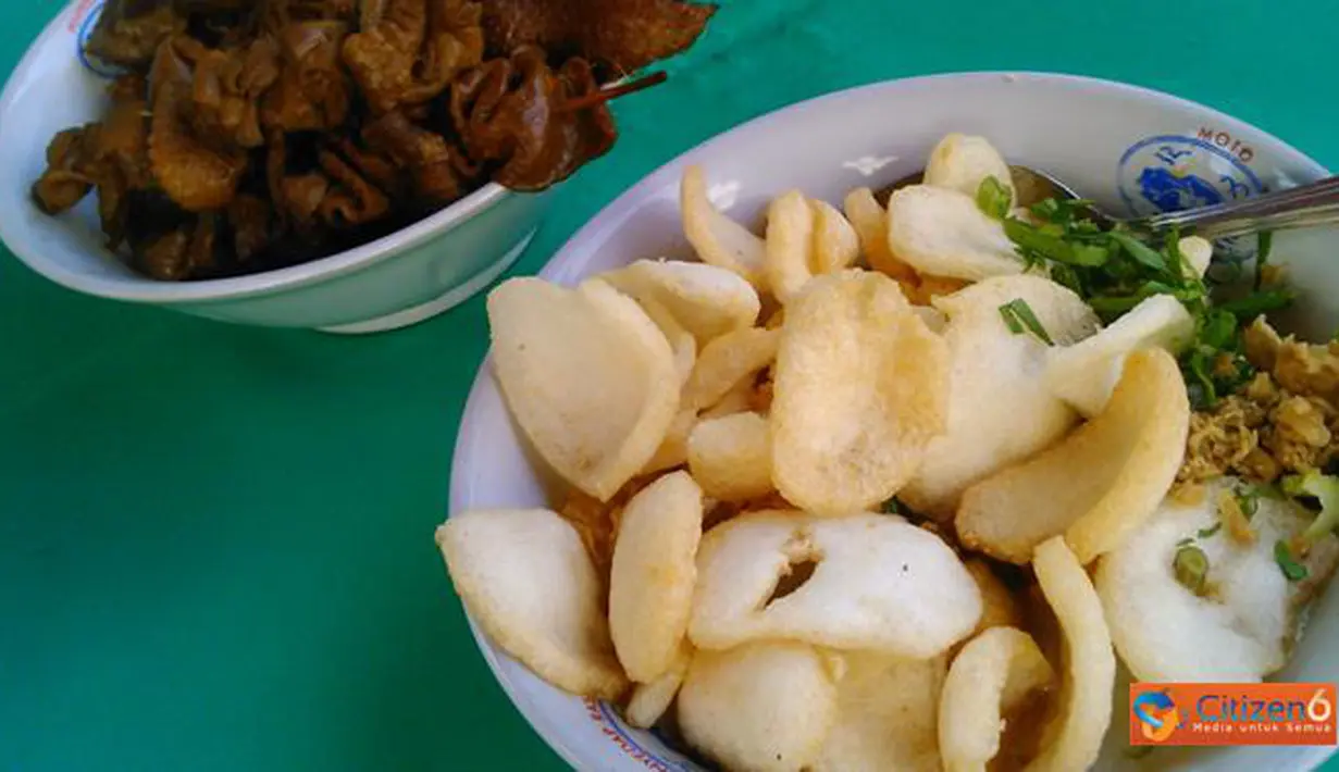 3. Makan bubur. Warga Tionghoa biasanya pantang menyajikan dan makan bubur ketika Imlek. Bubur dianggap sebagai simbol kemiskinan.(Citizen6)