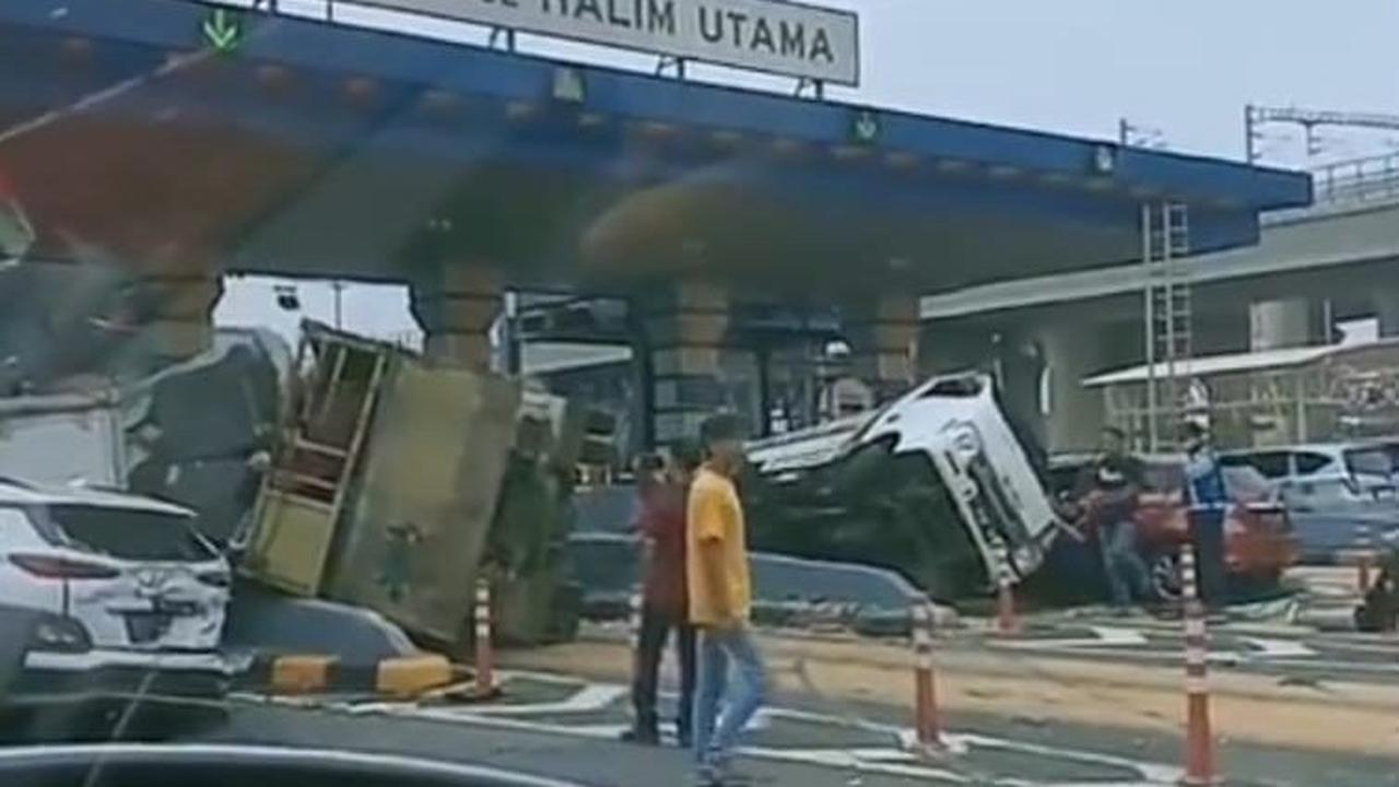 Dia berdalih saat kejadian tidak sempat mengerem karena menyerempet mobil.
