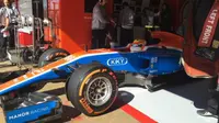 Pebalap Manor Racing asal Indonesia, Rio Haryanto, berada di posisi ke-21 pada sesi latihan bebas pertama (FP1) F1 GP Spanyol di Sirkuit Catalunya, Barcelona, Jumat (13/5/2016). (Bola.com/Twitter/Manor Racing)