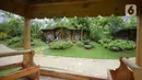Suasana taman tematik bernuansa rumah hobbit di kawasan hunian vertikal di Serpong, Tangerang, Banten, Kamis (3/12/2020). Taman tematik tersebut bertujuan untuk mendukung relasi sosial antar warga serta menciptakan hunian sehat di tengah pandemi COVID-19. (merdeka.com/Dwi Narwoko)