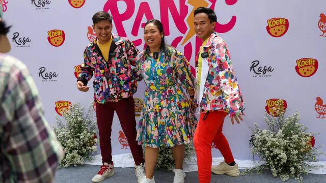 Artis Mumuk Gomez dan suaminya, Eno Retra, menggandeng komedian Anwar BAB menggarap bisnis kuliner