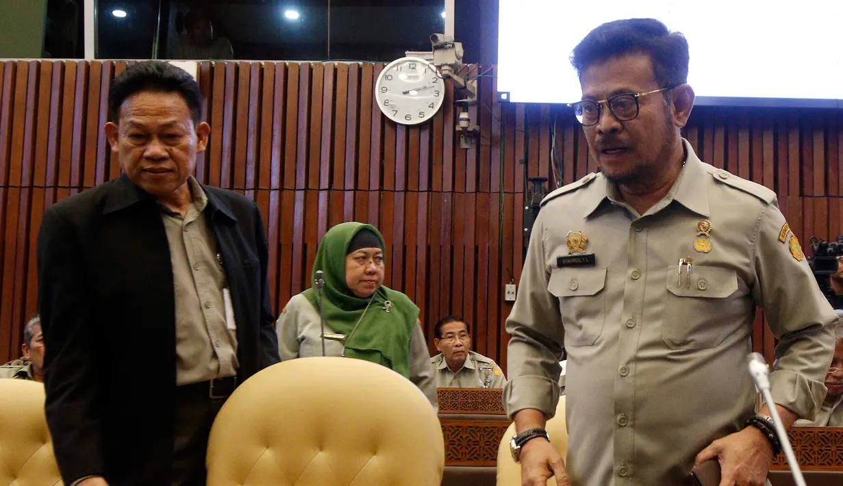 Menteri Pertanian Syahrul Yasin Limpo (kanan) saat rapat kerja dengan Komisi IV DPR di Gedung Nusantara, Kompleks Parlemen, Senayan, Jakarta, Senin (17/2/2020). Rapat ini tindak lanjut dari Rapat Dengar Pendapat (RDP) sebelumnya terkait program kerja tahun anggaran 2020. (Liputan6.com/Johan Tallo)