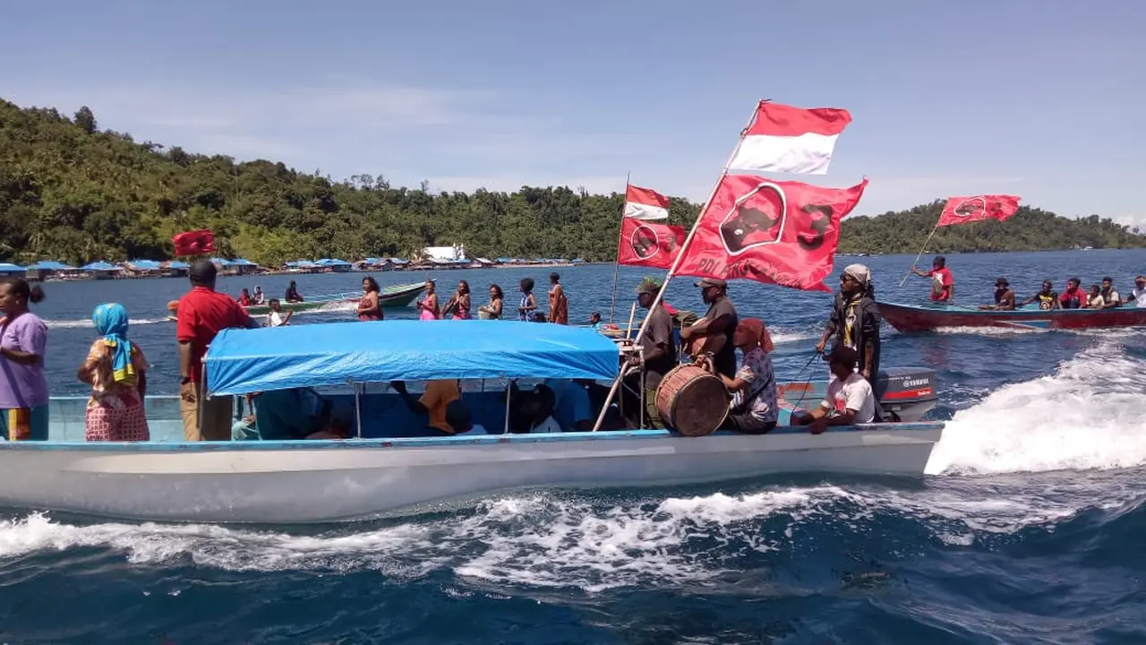 Paslon Elysa Auri – Fery Auparay (A2) kampanye terbatas di Kampung Yende dan Syabes Distrik Roon Kabupaten Teluk Wondama. (Foto: Istimewa)