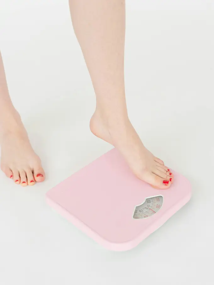 ilustrasi menimbang berat badan