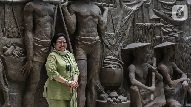 Bersama Menteri BUMN, Megawati Soekarnoputri Menikmati Karya Seni di Sarinah