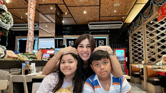 Potret Nisya Ahmad Bersama Kedua Anaknya (Instagram/@nissyaa)