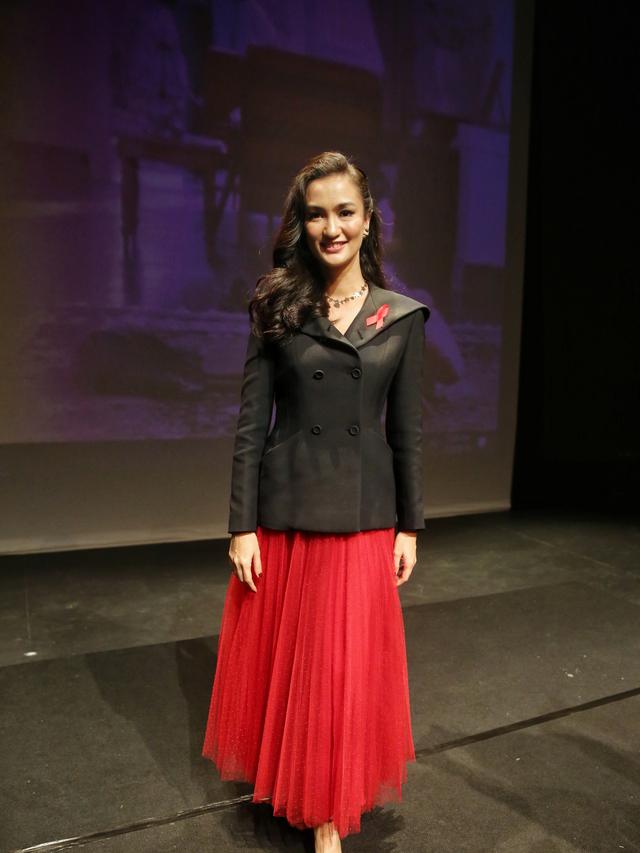 [Fimela] Atiqah Hasiholan