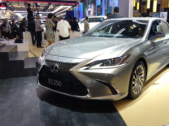 Lexus Es 250 Mengaspal Di Giias 2019 Harga Rp1 1 Miliar Otomotif Liputan6 Com