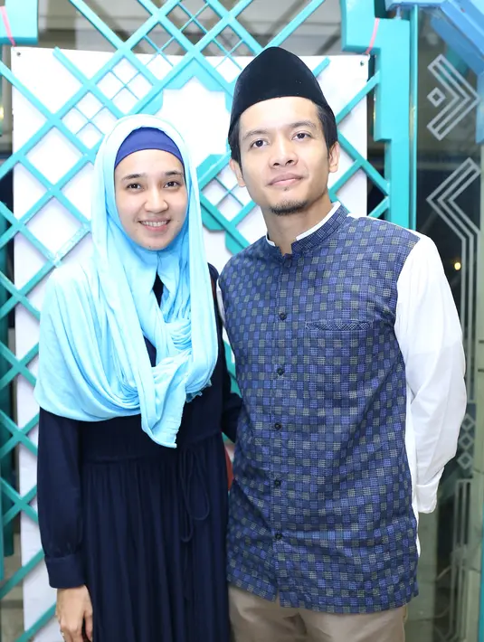 Pergulatan batin saat akan mengenakan hijab, di rasakan oleh Dhini Aminarti. Istri Dimas Seto mengaku banyak pertimbangan. Terlebih ia menekuni dunia hiburan. (Andy Masela/Bintang.com)