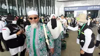 Sebanyak 449 jemaah haji Indonesia yang berasal dari embarkasi Surabaya, Jawa Timur tiba di Bandara Prince Mohamed bin Abdul Aziz pada Sabtu (6/7/2019), Darmawan/MCH
