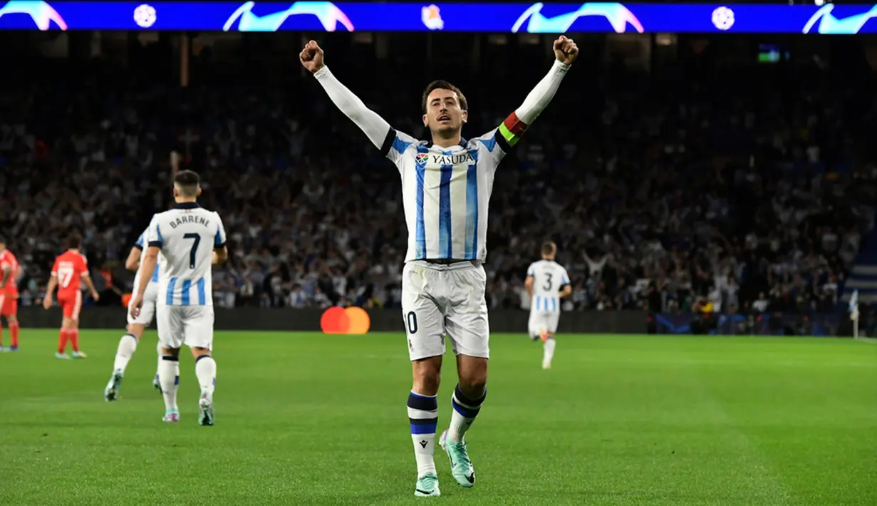 Real Sociedad lolos ke fase gugur Liga Champions 2023/2024 alias ke babak 16 besar usai mengalahkan Benfica dengan skor meyakinkan 3-1 pada match day keempat Grup D. (AP Photo/Alvaro Barrientos)