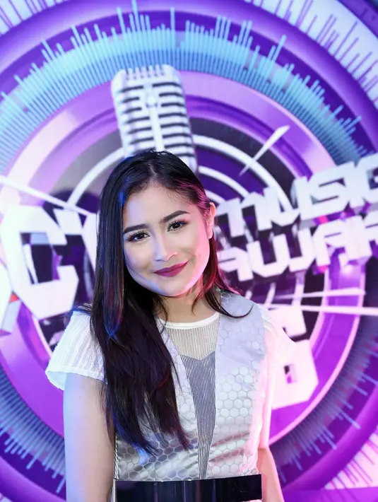 Media sosial memiliki pengaruh besar terhadap seseorang, apalagi untuk kalangan selebriti. Banyak nitizen yang mengikuti artis idolanya dari media sosial. Sejak kasus videonya beredar, Prilly Latuconsina mulai berhati-hati. (Nurwahyunan/Bintang.com)