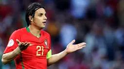 Portuguese forward Nuno Gomes gestures during their Euro 2008 Championships Group A football match against Turkey on June 7, 2008 at Geneva stadium in Geneva, Switzerland. AFP PHOTO / PIERRE-PHILIPPE MARCOU
