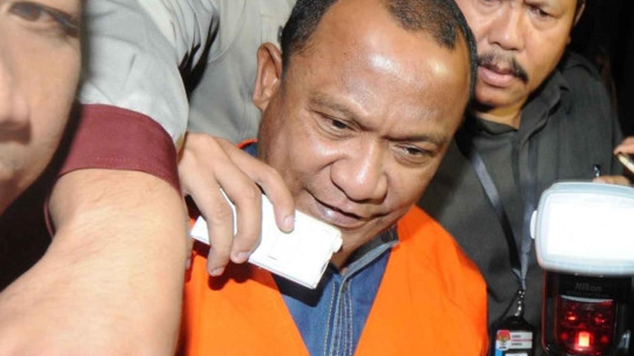 Resmi ditahan, tersangka Bupati Morontai bungkam seribu bahasa