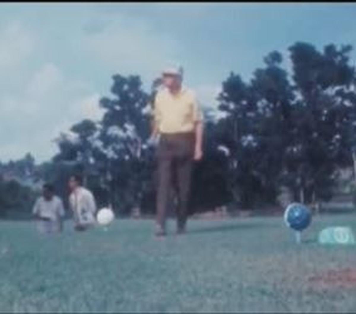 Soeharto mengundang Perdana Menteri Malaysia ke-2 Abdul Razak Hussein, atau Tun Abdul Razak datang ke Palembang untuk berolahraga bersama.