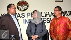Pimpinan Bawaslu RI Nasrullah, Pengamat Politik LIPI Siti Zuhro & Ketua DPP PAN, Yandri Susanto saat Diskusi di Jakarta, Jumat (7/8/2015). Diskusi membahas Calon Tunggal Kepala Daerah dan Komitmen Parpol Siapkan Pemimpin Lokal.(Liputan6.com/Helmi Afandi) 