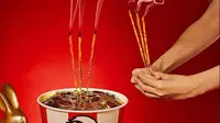 KFC Thailand dikritik karena promosikan dupa ayam goreng jelang Tahun Baru Imlek. (dok. Instagram @patchaworkspace/https://www.instagram.com/p/CnS8uSFPI6F/)