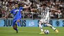 Sementara striker andalan Juventus yakni Dusan Vlahovic tampil garang dengan memborong dua gol. (Marco Alpozzi/LaPresse via AP)