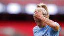 Pemain Manchester City, Steph Houghton, tampak kecewa usai ditaklukkan Chelsea pada laga FA Women's Community Shield di Stadion Wembley, Sabtu (29/8/2020). Chelsea menang 2-0 atas Manchester City. (Andrew Couldridge/Pool via AP)
