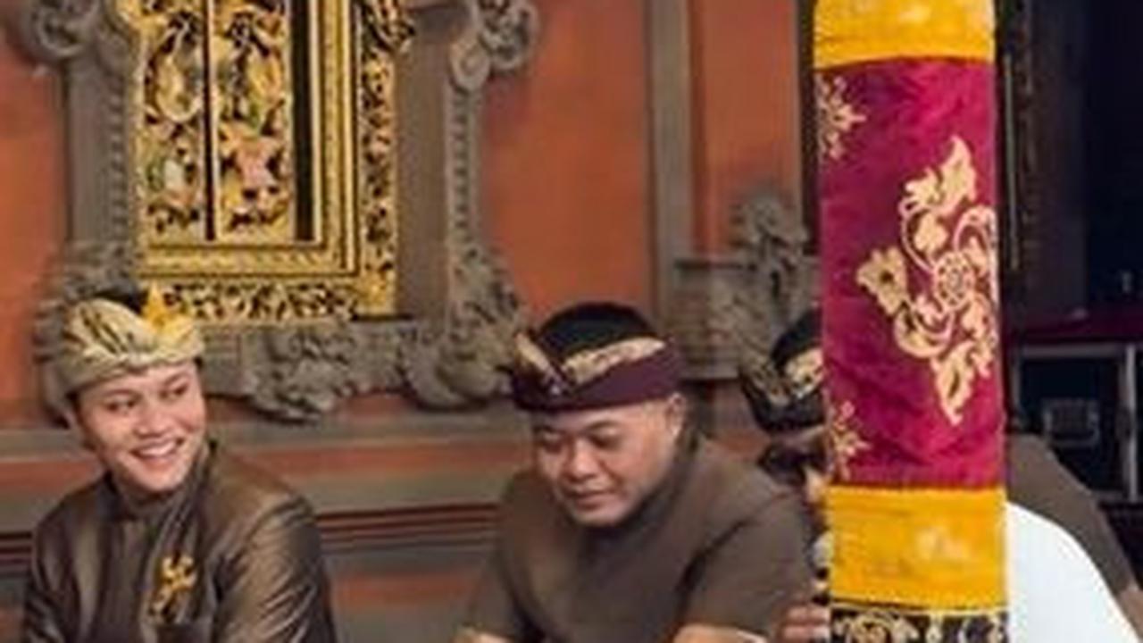 Dengan kehadiran Jeffry dalam acara Mepamit dan hubungannya yang dekat dengan keluarga Sule, pertanyaan muncul apakah Putri Delina dan Jeffry Reksa akan segera naik ke pelaminan menyusul Rizky Febian dan Mahalini.