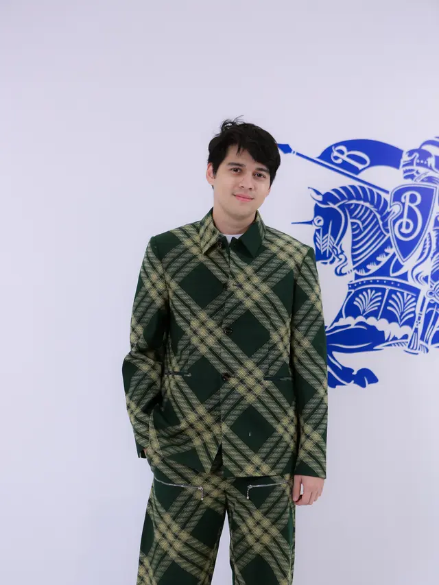 8 Gaya Seleb Pria Hadiri Acara Burberry Outerwear 2024 di Jakarta, Bright Vachirawit, Afghan, hingga Jefri Nichol