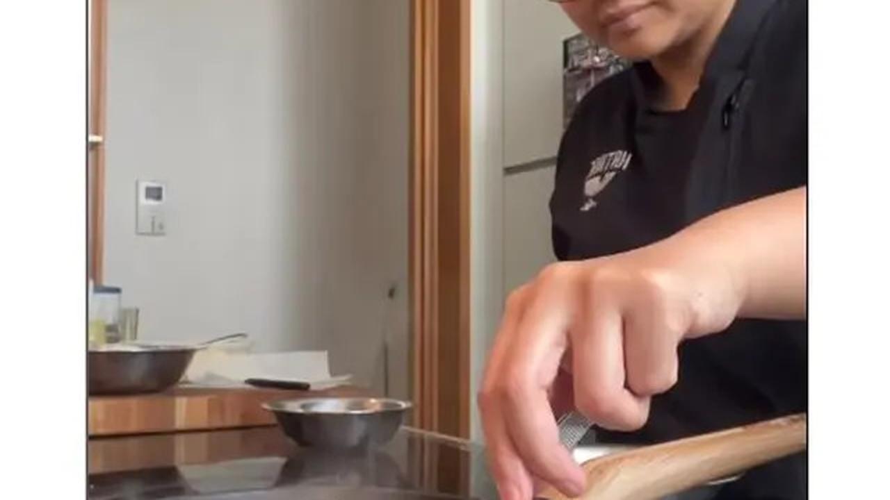 Jadi Chef Pribadi, Ini 6 Potret Arre Prianto Siapkan Hidangan Keluarga Nikita Willy