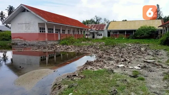 sekolah dasar terdampak banjir rob di Donggala