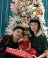 Claudia Adinda, istri Derby Romero punya gaya unik dalam berias. Gaya makeup-nya konsisten dengan tampilan vintage yang begitu unik. [Foto: Instagram/ miss_adinda_mae]