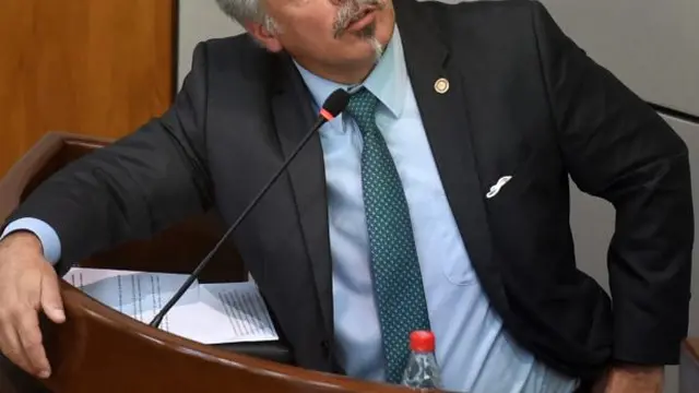 Menteri Dalam Negeri Paraguay Arnaldo Giuzzio berbicara di depan Kongres di Asuncion pada 3 Februari 2022. (AFP)