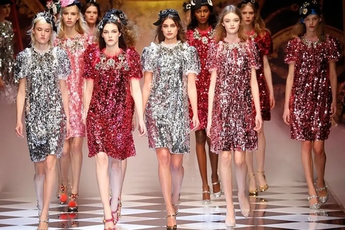 Inspirasi Busana Sequin untuk Pesta Akhir Tahun