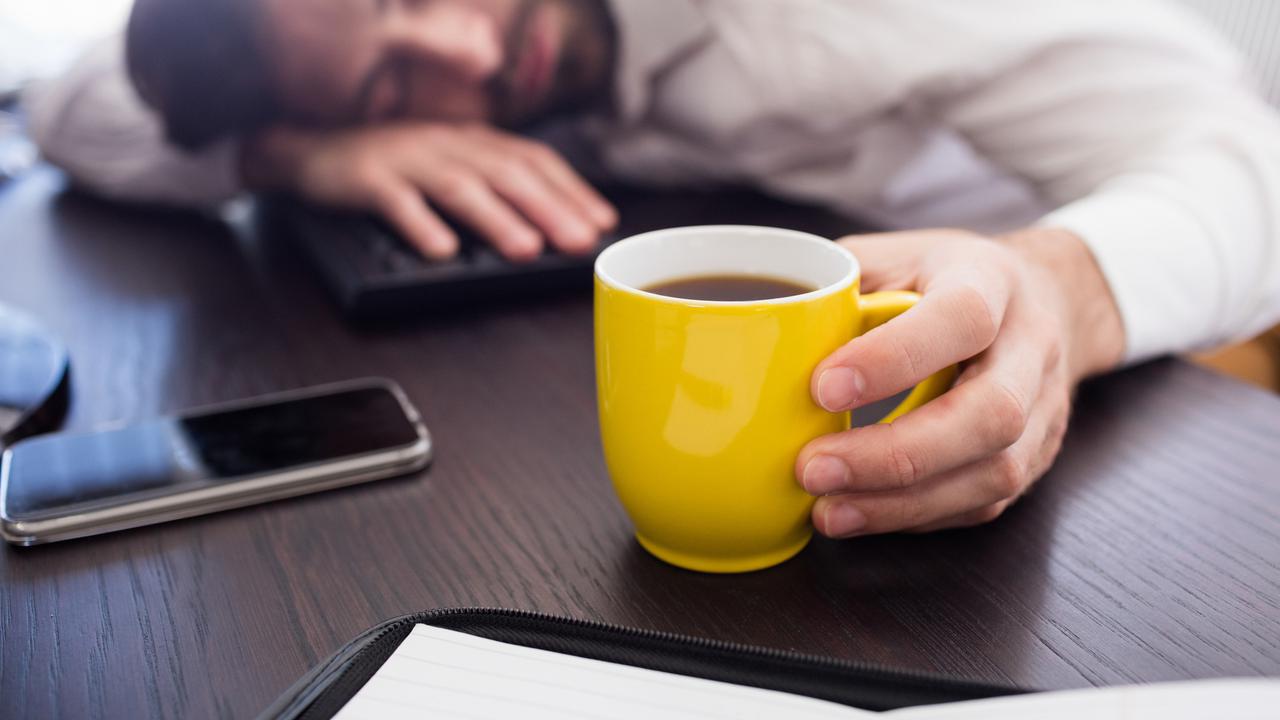 Ilustrasi tidur siang VS kopi (iStockphoto)