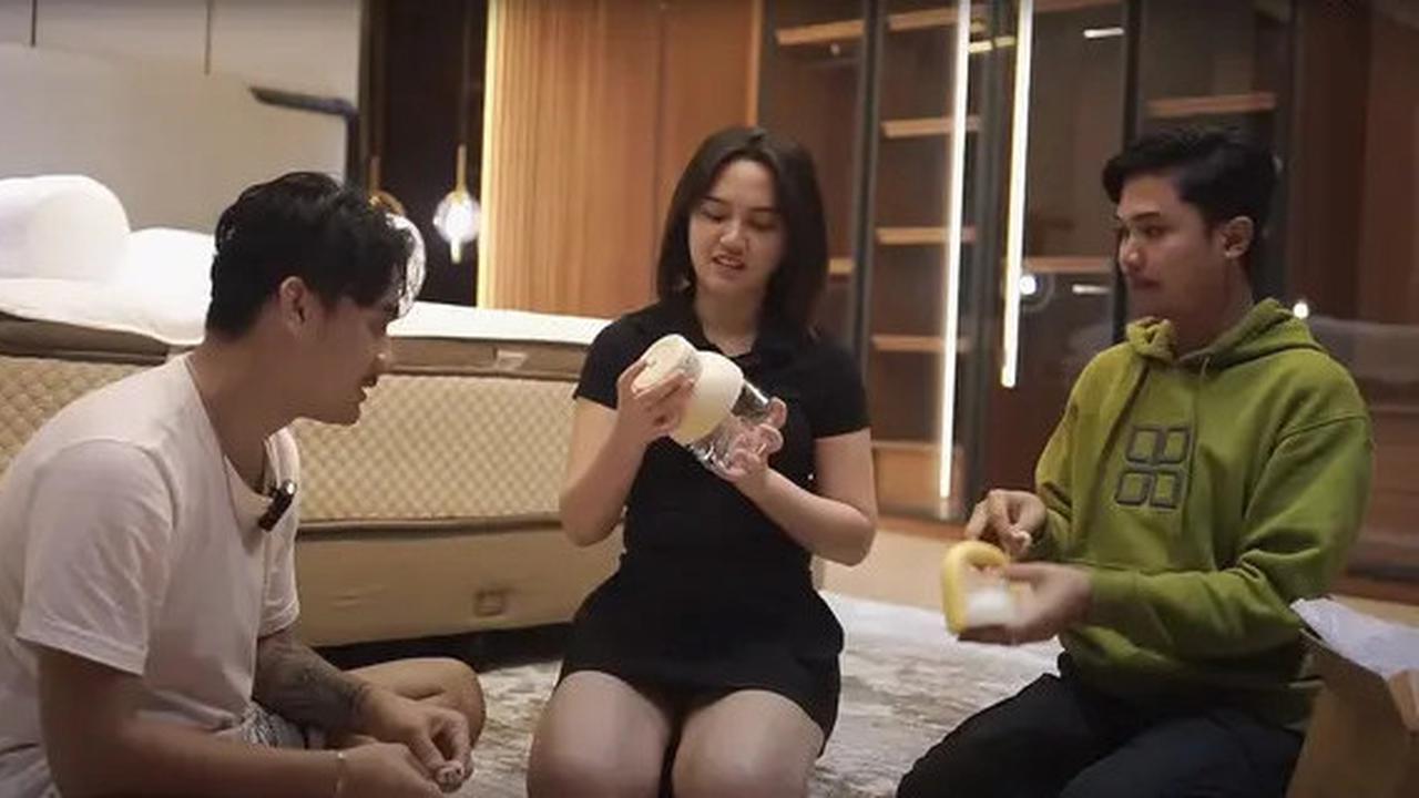 6 Foto Kamar Tidur Happy Asmara dan Gilga Sahid, Menawan dengan Sentuhan Elegan dan Nuansa Kayu