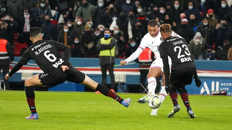 FOTO: Gol Dramatis Mbappe Bawa PSG Kalahkan Rennes